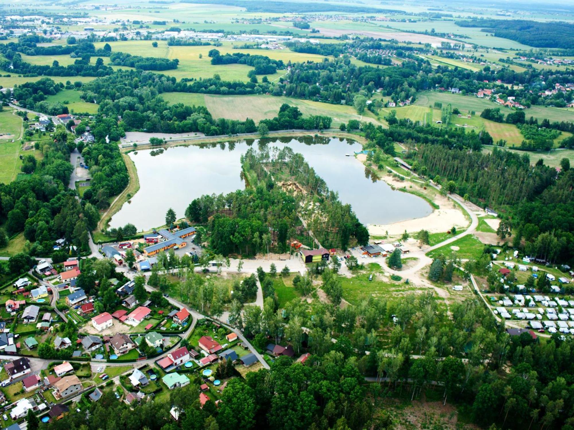 Holiday Home Kemp Stribrny Rybnik-1 By Interhome ฮราเดตสคราโลเว ภายนอก รูปภาพ